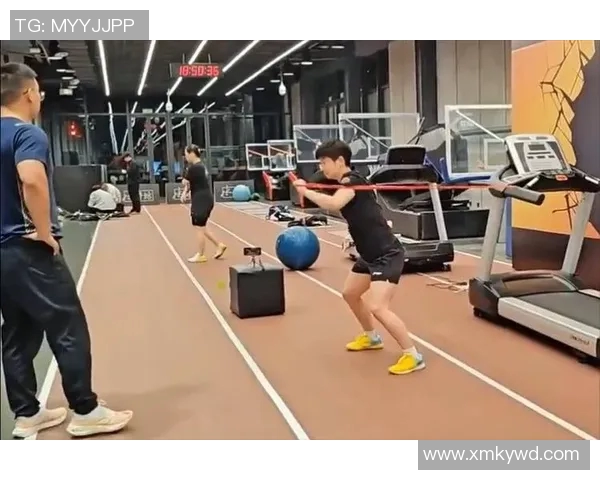 球星如何通过系统训练提升足球技艺与竞技状态的秘诀分享