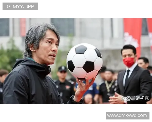 足球巨星背影中的坚持与梦想如何成就传奇人生